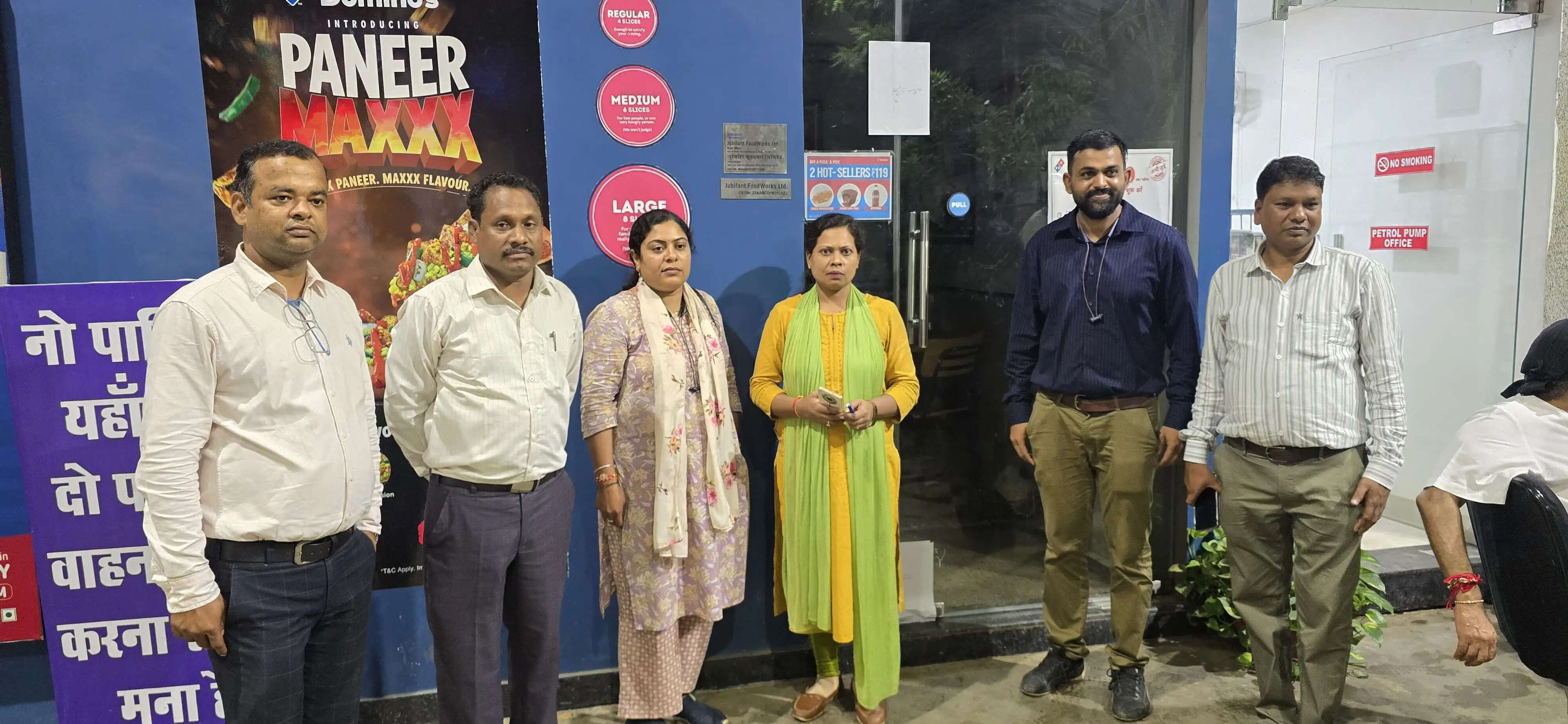 जबलपुरः फायर एनओसी नहीं होने पर पनेहरा पेट्रोल पम्प के डोमिनोज फूड सेंटर को किया सील