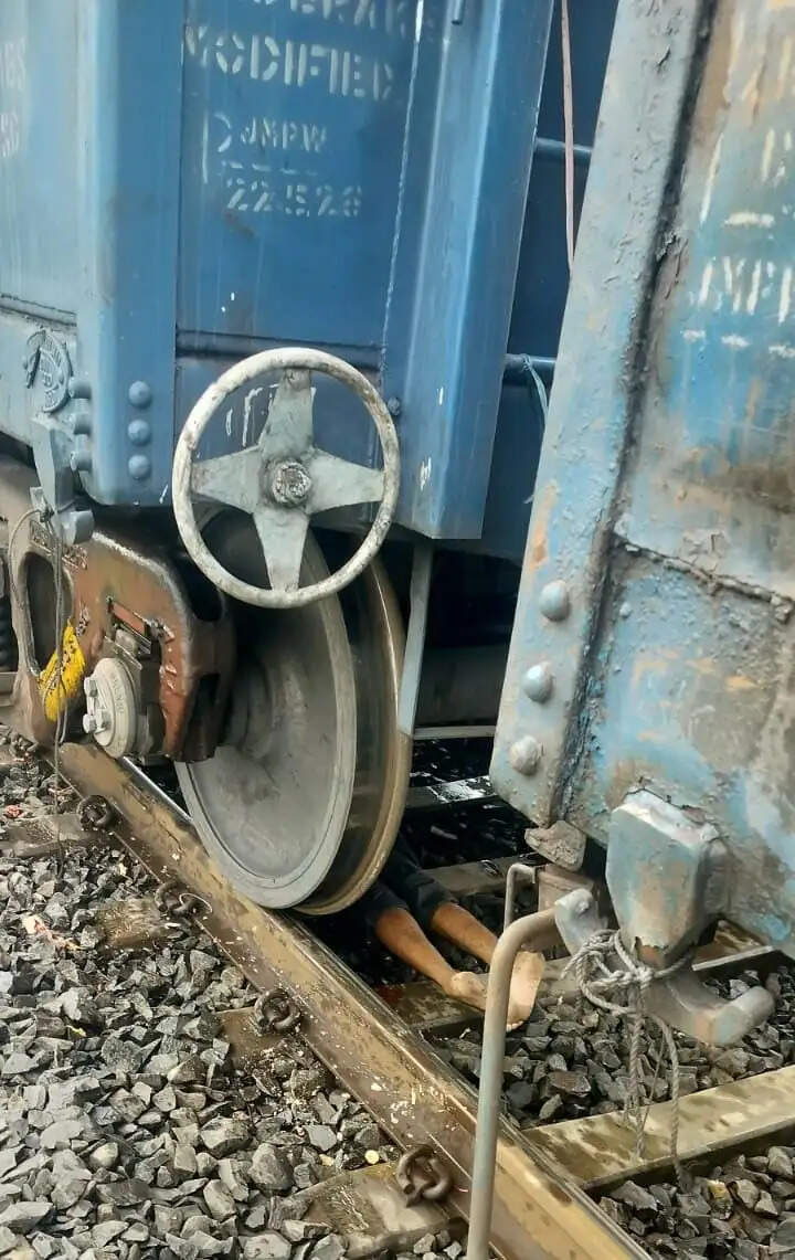 दमोह में एक ही परिवार के तीन लोगों की मौत, अलग-अलग रेलवे ट्रैक पर मिले शव
