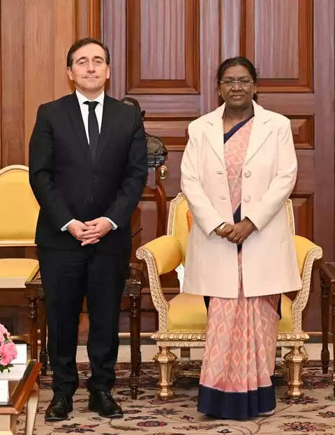 स्पेन के विदेश मंत्री ने राष्ट्रपति से की मुलाकात