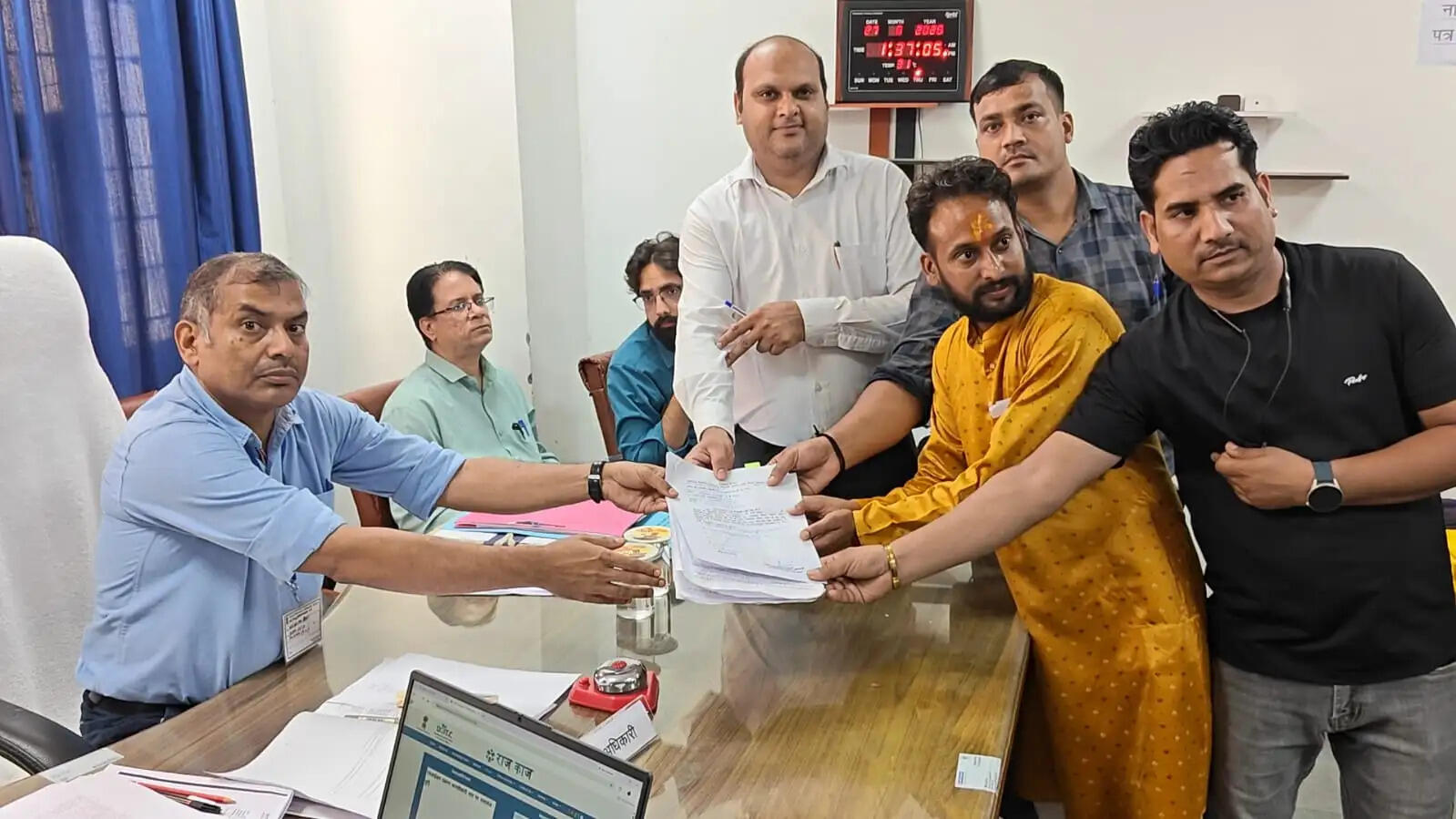 अलवर में नामांकन के पहले दिन&nbsp; नगरीय निकाय क्षेत्रों के लिए 37 अभ्यर्थियों ने प्रस्तुत करें 41 नाम निर्देशन पत्र