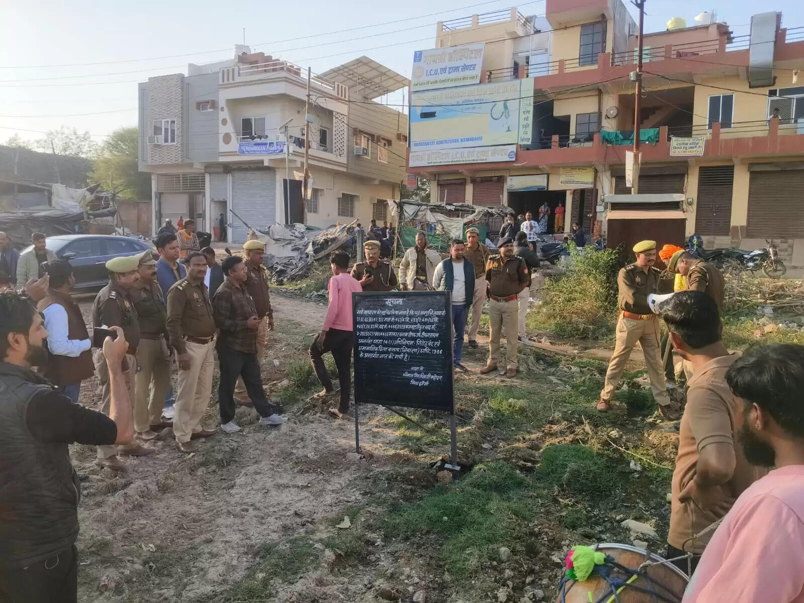 पूर्व सपा विधायक दीपनारायण सिंह की बीस करोड़ से अधिक की संपत्ति कुर्क
