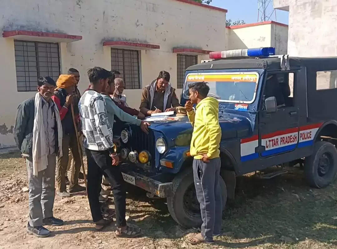 संदिग्ध हालत में युवक का शव सड़क किनारे मिला