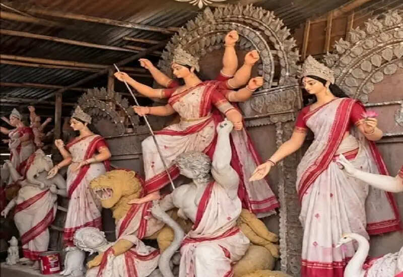 गुवाहाटी में दुर्गा पूजा को लेकर पुलिस सख्त, रात 10 बजे के बाद तेज संगीत पर रोक,पंडालों में सीसीटीवी अनिवार्य