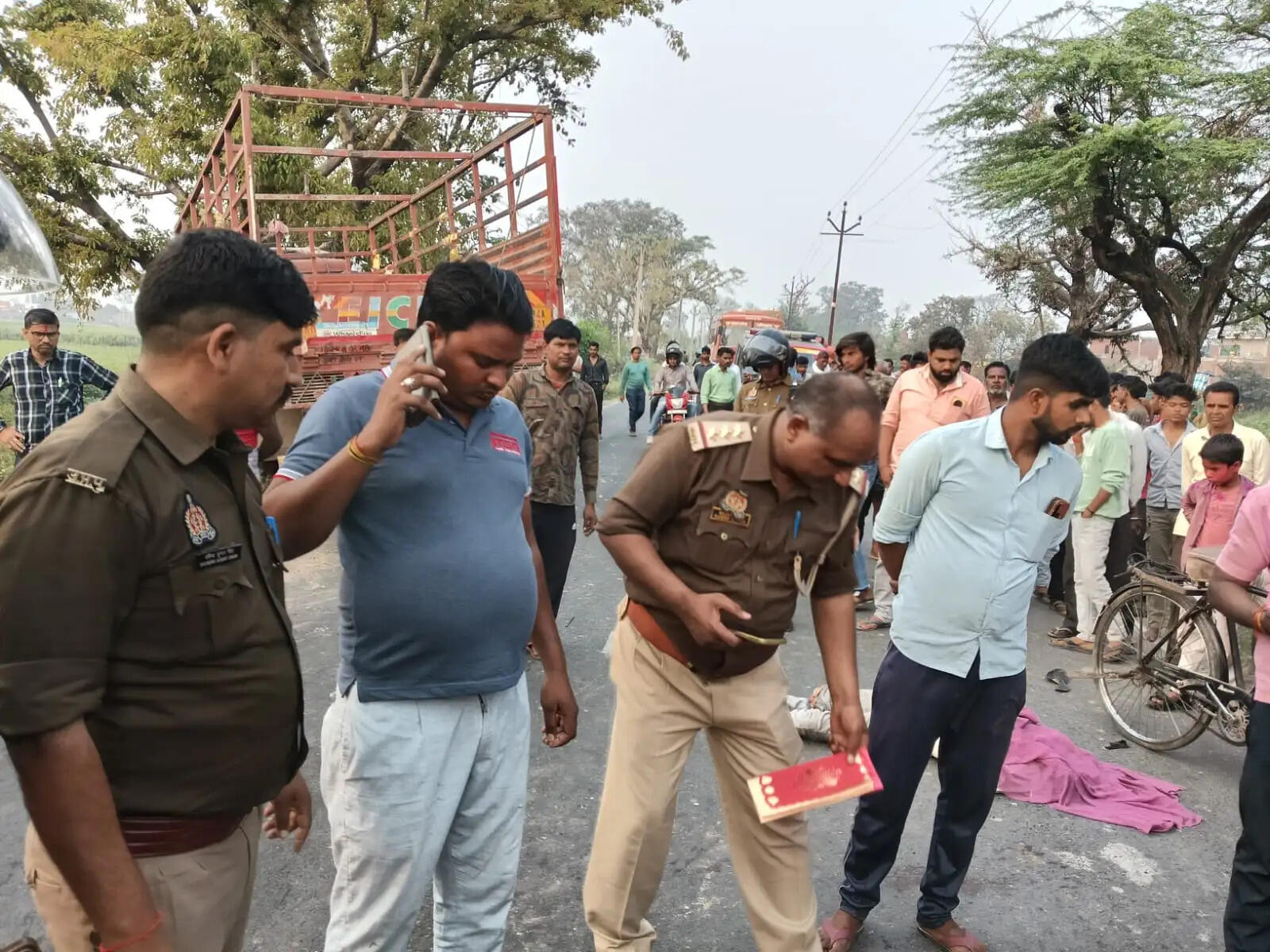 भीषण सड़क हादसे में बाइक सवार दो युवकों की मौत