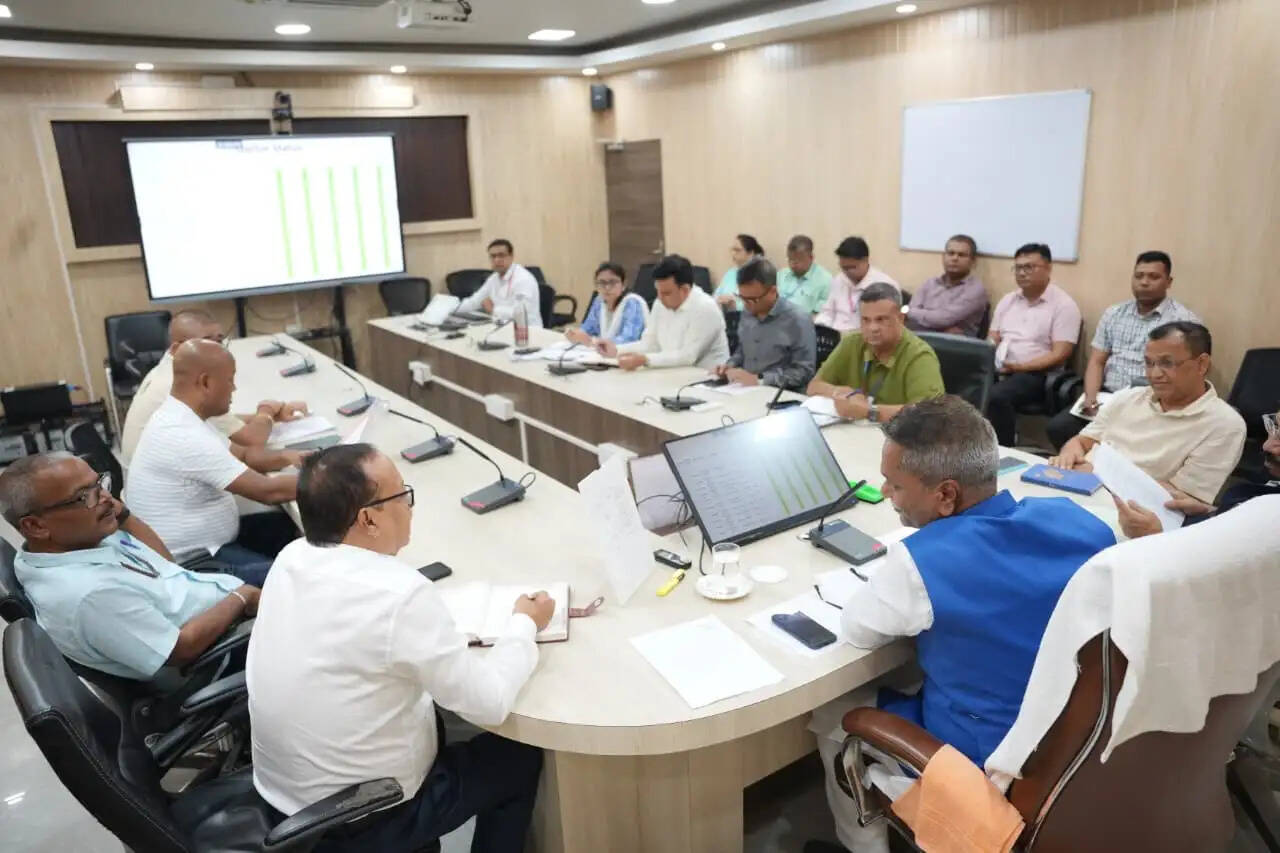 ग्रामीण और दुर्गम क्षेत्रों तक गुणवत्तापूर्ण स्वास्थ्य सेवाएं पहुंचाने पर जोर, स्वास्थ्य मंत्री ने की उच्चस्तरीय समीक्षा बैठक