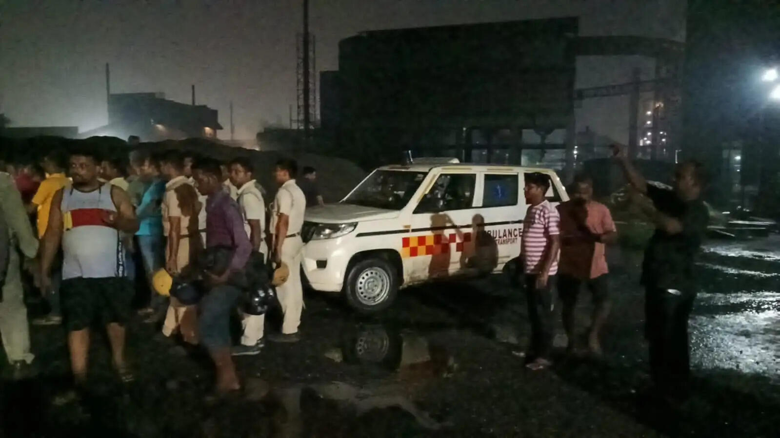 जामुड़िया के कैलस्टार स्पंज लिमिटेड में भीषण फर्नेस ब्लास्ट,