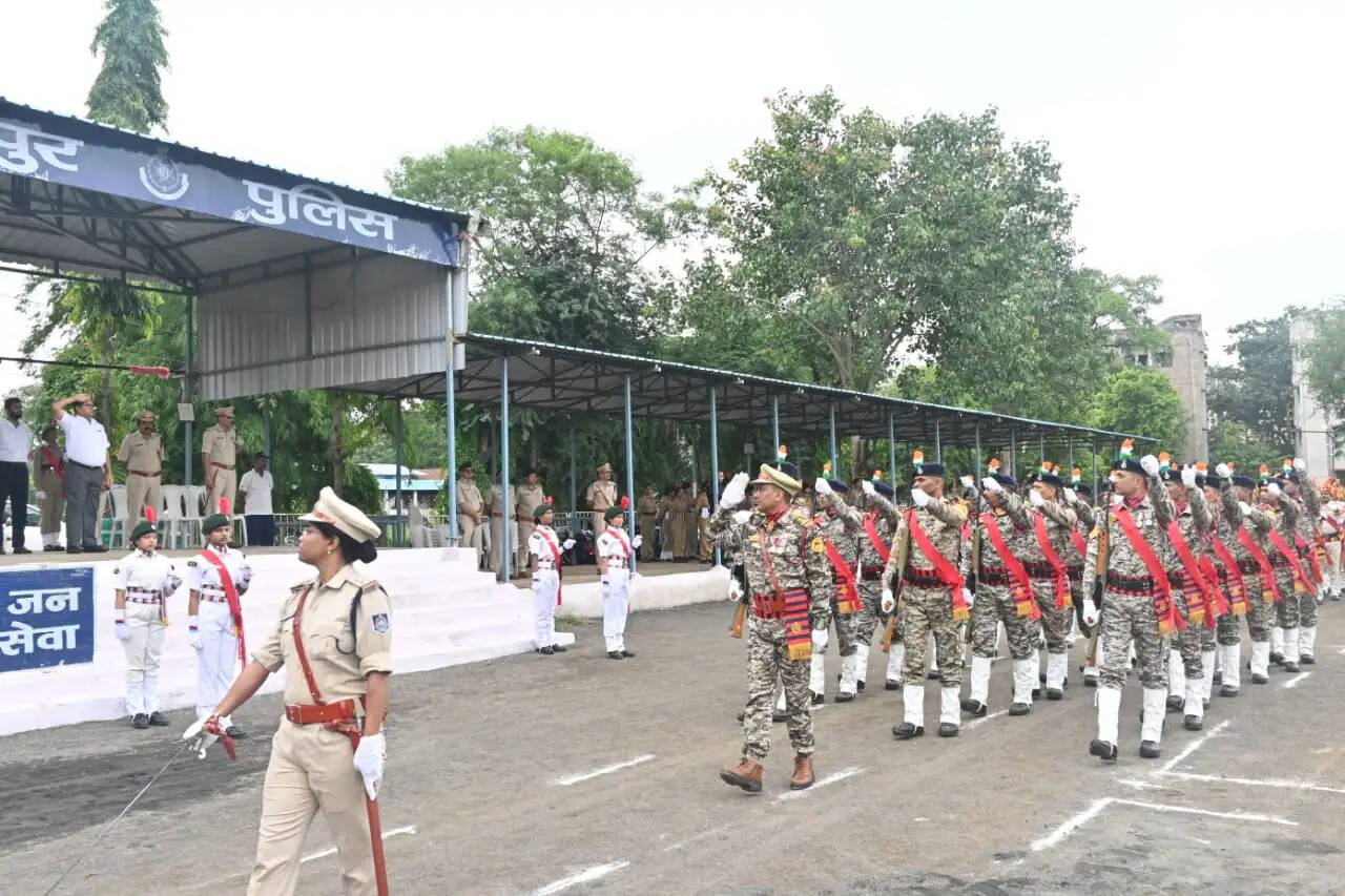 जबलपुर : स्वतंत्रता दिवस समारोह की फुल ड्रेस रिहर्सल संपन्न.
