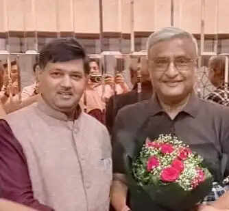 रोटरी इंटरनेशनल डायरेक्टर बासुदेव गोल्यान से मिले मुरादाबाद के डॉ. काव्य सौरभ रस्तोगी
