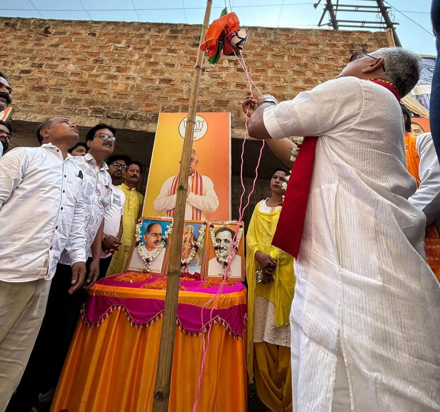 खड़गपुर में मनाया गया भाजपा का स्थापना दिवस, दिलीप घोष रहे मौजूद