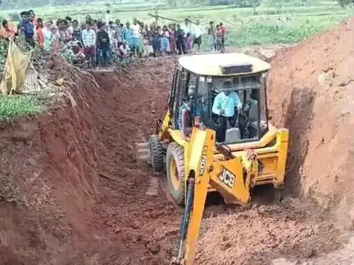 कोरबा में कुआं धंसने से ग्रामीण मलबे में दबा, 24 घंटे बाद भी नहीं मिला सुराग; रेस्क्यू ऑपरेशन जारी
