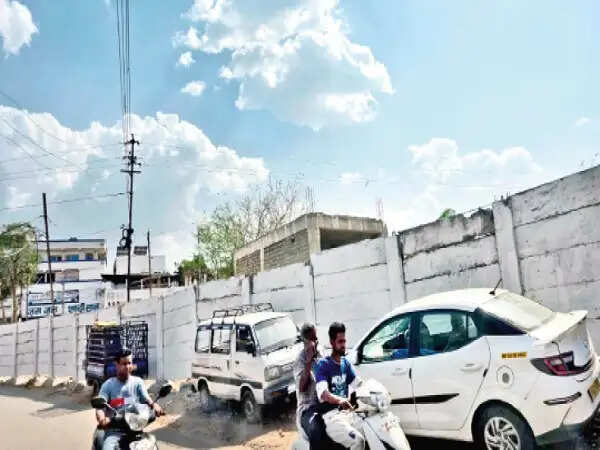 भोपाल में यूरिनल निर्माण को लेकर विवाद, निगम ने रेलवे पर कब्जे का लगाया आरोप