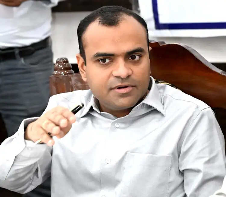 हरित हरिद्वार अभियान पर डीएम सख्त: हर अधिकारी लगाएगा 10 पौधे