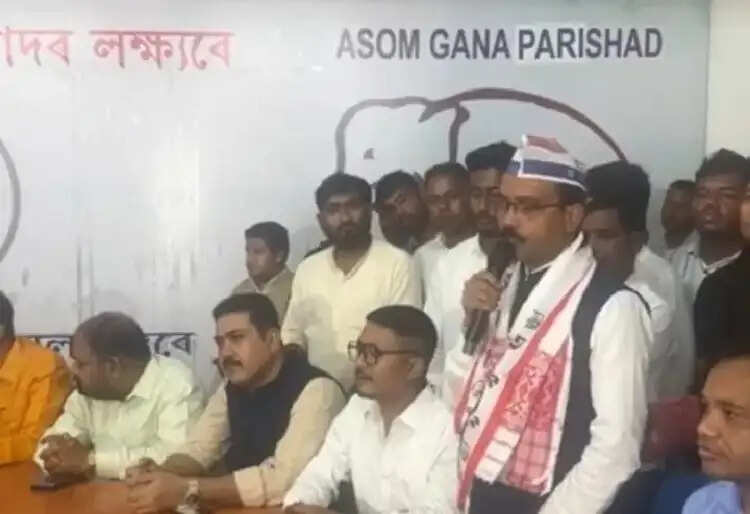 भाजपा छोड़ अगप में शामिल हुए प्रकाश दास