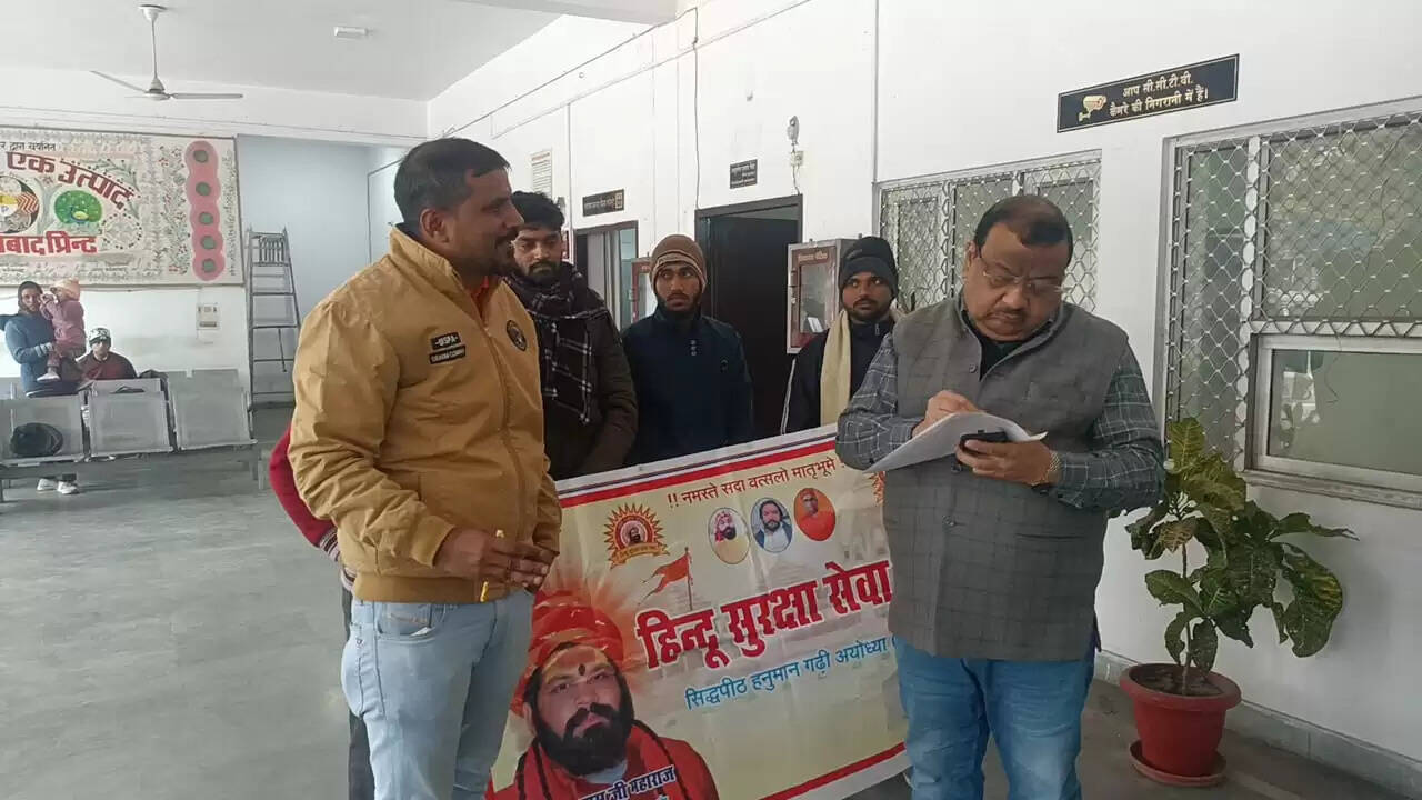 पांचालघाट हनुमान मंदिर के पास मीट की दुकान हटाने नगर मजिस्ट्रेट को सौंपा ज्ञापन