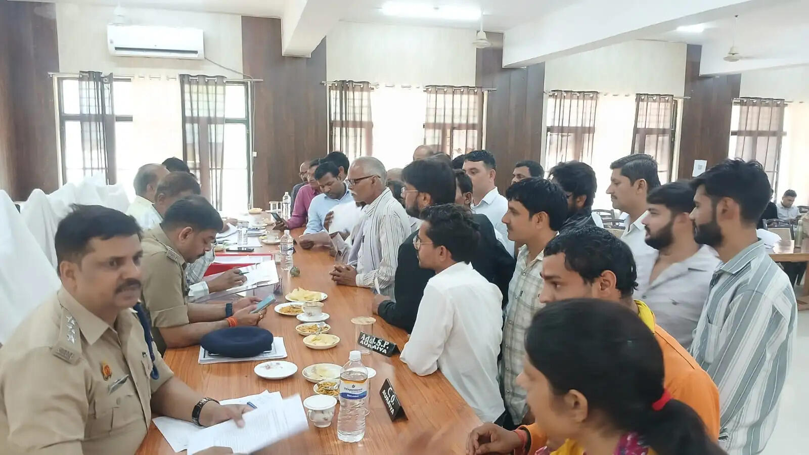 संपूर्ण समाधान दिवस में गूंजीं जनता की समस्याएं, 123 में से 13 शिकायतों का मौके पर निस्तारण