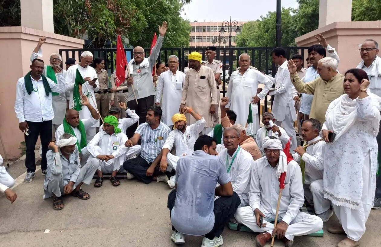 हिसार तक पहुंची हांसी के चानौत जल आंदोलन की गूंज, संगठनों ने किया प्रदर्शन