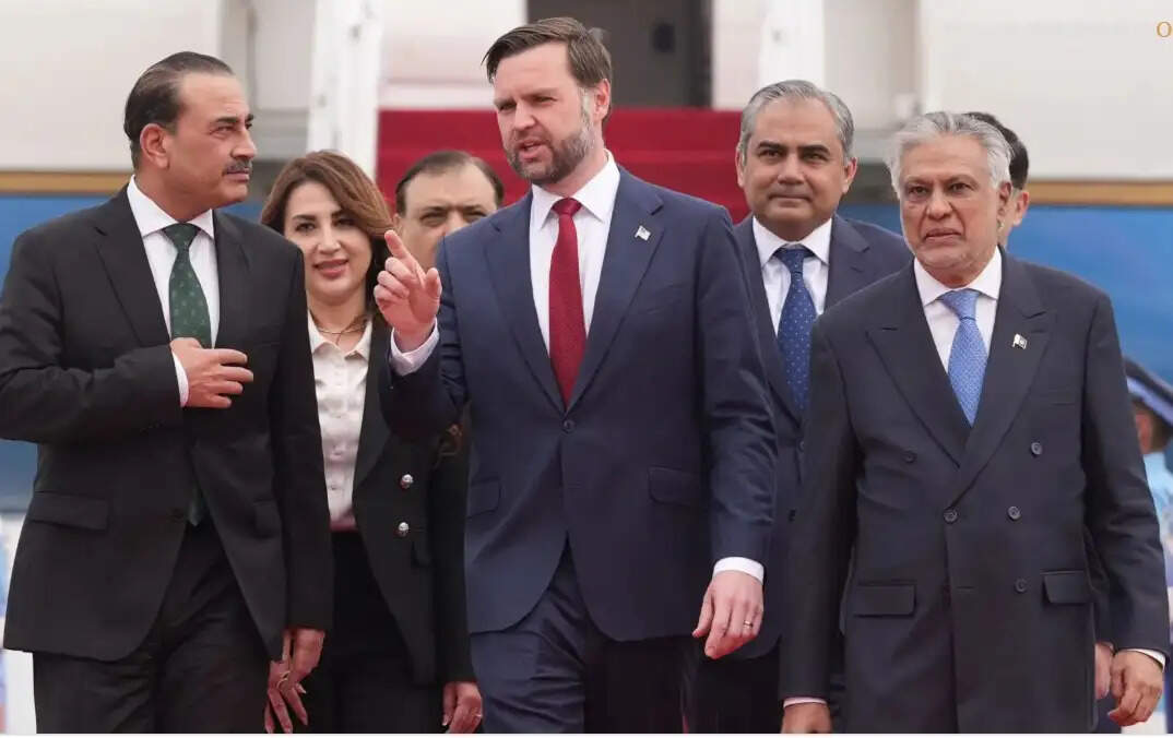 अमेरिका का ईरान से नहीं हो पाया समझौता, वेंस ने इस्लामाबाद में पत्रकारों से कहा-21 घंटे की गंभीर चर्चा नहीं आई काम, यह बुरी खबर