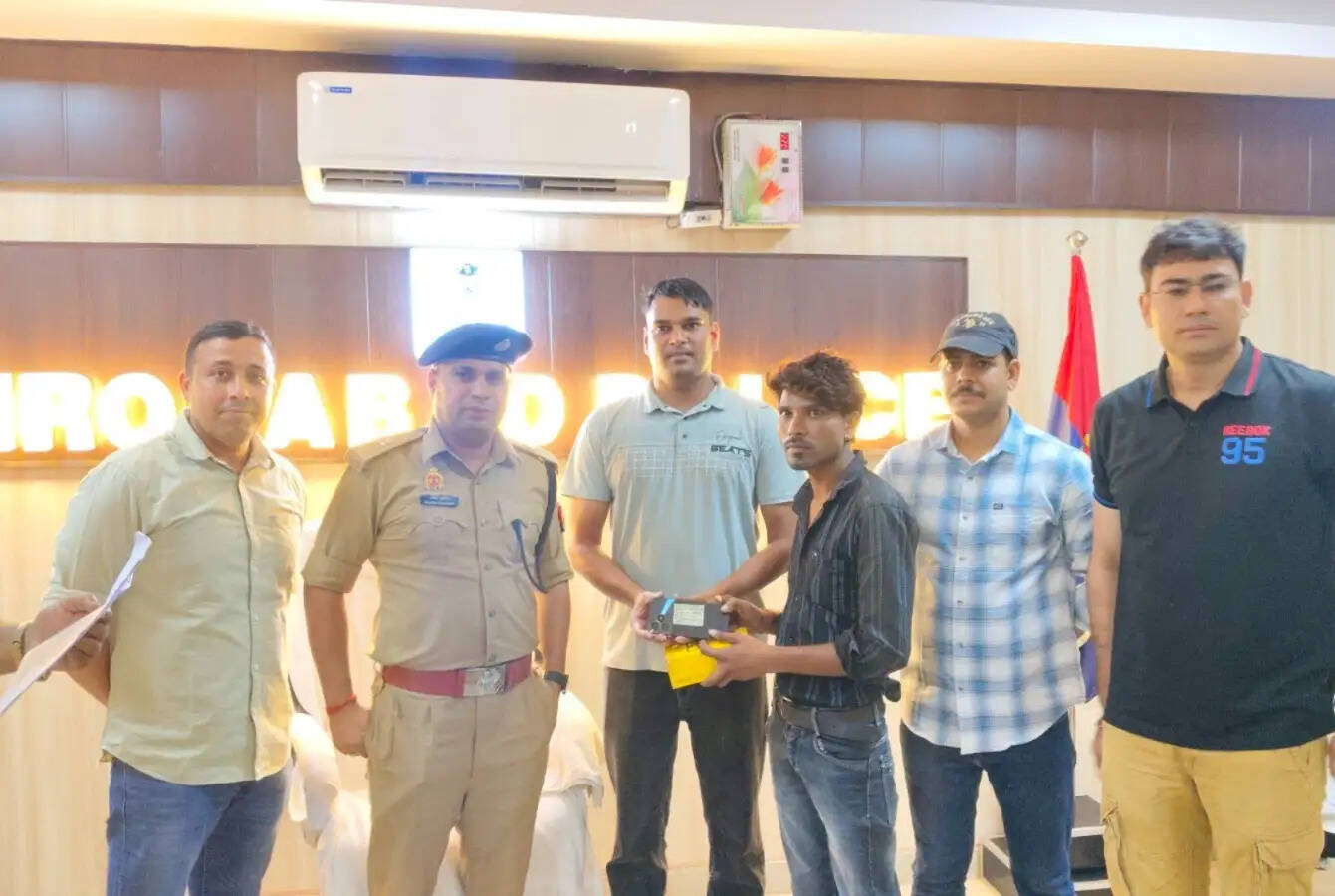 पुलिस ने लौटवाए 150 पीड़ितों को मोबाइल, खिले चेहरे