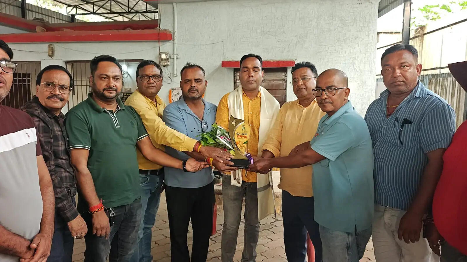 नेमरा में मानवता की मिसाल पेश करने वाले पत्रकार हुए सम्मानित