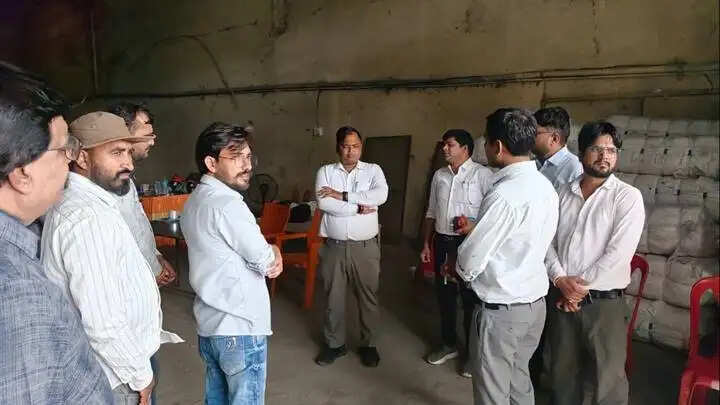 इंदौरः जिले में 10 अप्रैल से शुरू होगी समर्थन मूल्य पर गेहूं की खरीदी, कलेक्टर ने किया केन्द्रों का निरीक्षण