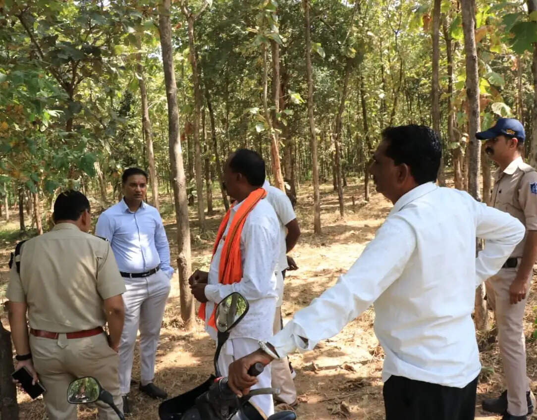 झाबुआ: पुलिस एवं वन विभागीय अमले पर भड़के कलेक्टर, कहा गौहत्या जैसी गंभीर घटनाओं में लापरवाही स्वीकार नहीं
