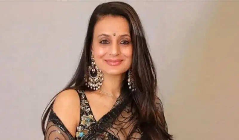 फेक पीआर को लेकर अमीषा पटेल का फूटा गुस्सा