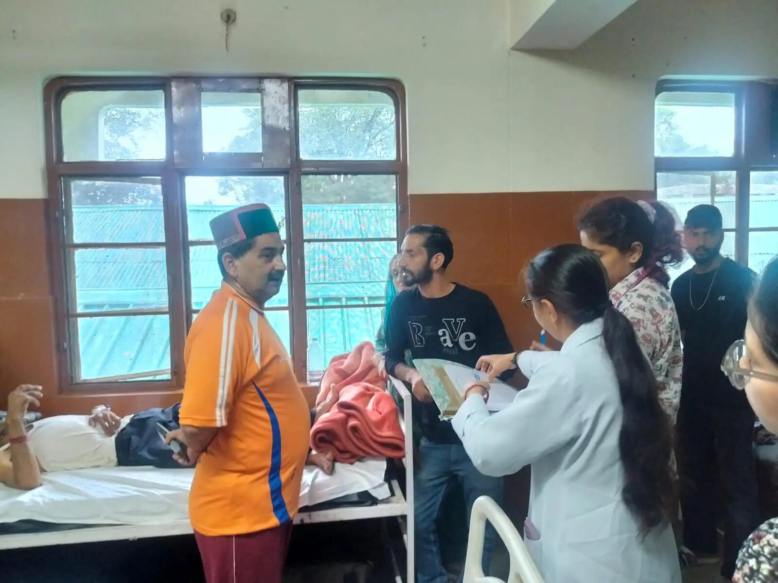 विधायक पठानिया ने सिविल अस्पताल पहुंचकर जाना मरीजों का कुशलक्षेम