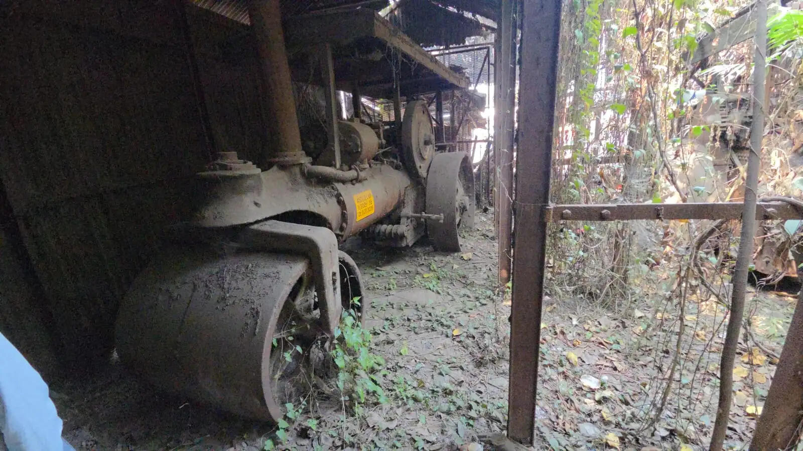 ब्रिटिश दौर की विरासत पर लगी जंग रोड रोलर की हालत देख उठ रहे संरक्षण के सवाल