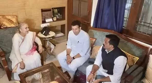 मप्र- जीतू पटवारी ने पूर्व लोकसभा स्पीकर सुमित्रा महाजन से की मुलाकात, ‘पानी कांड’ पर हुई बंद कमरे में चर्चा