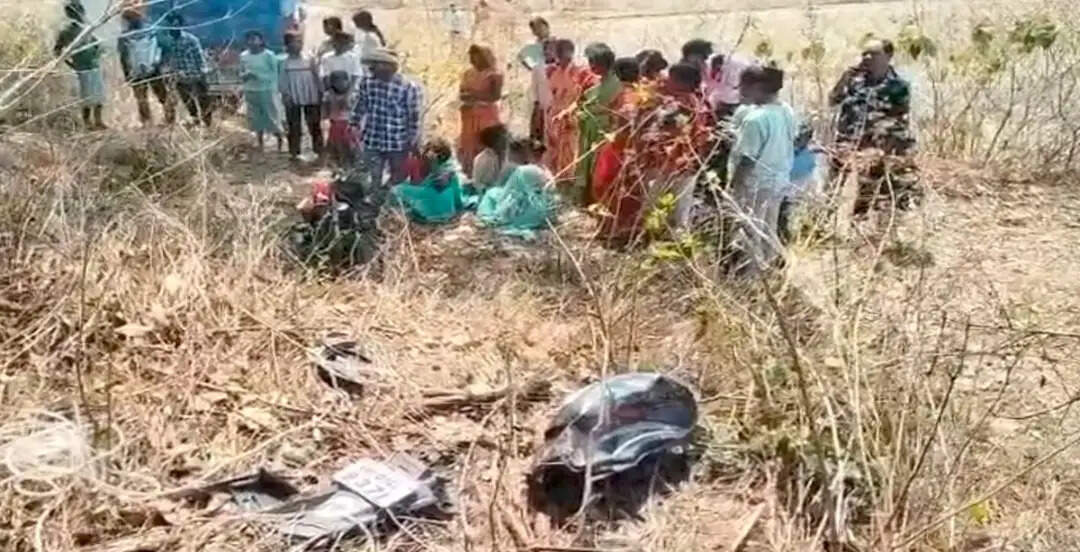 सड़क दुर्घटना में दो चचेरे भाइयों की मौत