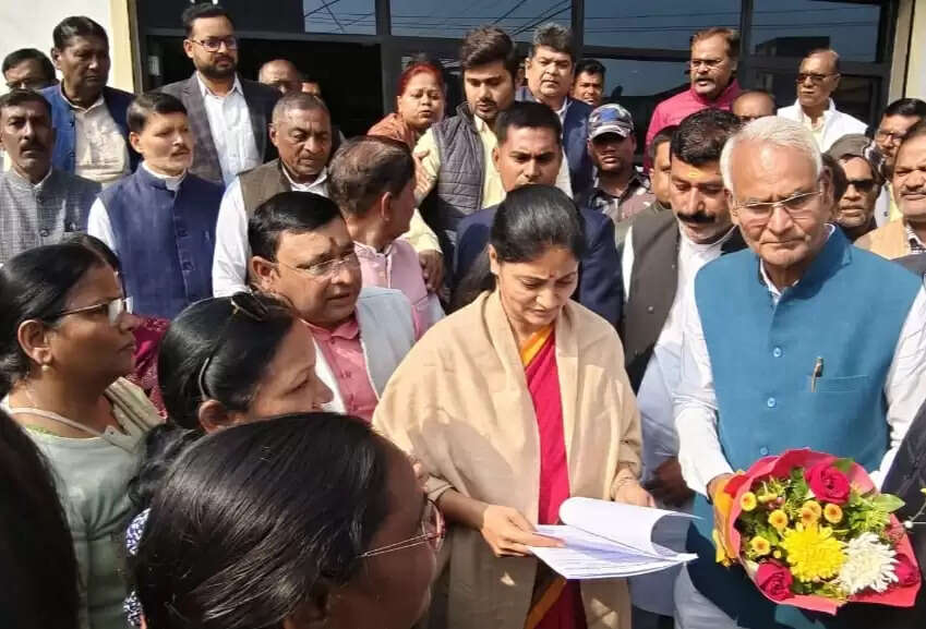 अनुप्रिया पटेल ने जनसंवाद में सुनीं समस्याएं, शिक्षकों को दी बड़ी राहत की उम्मीद