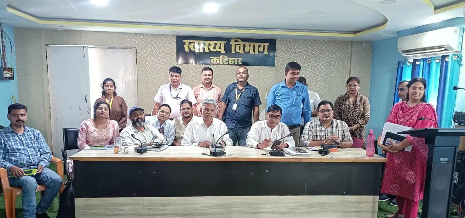स्वास्थ्य समीक्षा बैठक में सिविल सर्जन सख्त: बारसोई व हल्का के अधिकारियों से स्पष्टीकरण, लेबर रूम व टीकाकरण दुरुस्त करने का अल्टीमेटम