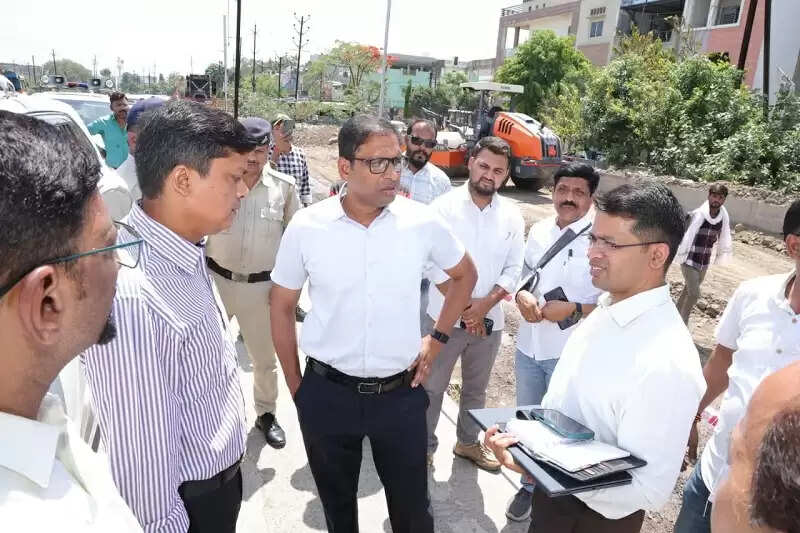 उज्जैन सिंहस्थ 2028 की तैयारियां जारी. संभागायुक्त-कलेक्टर ने किया सड़क निर्माण कार्यों का निरीक्षण