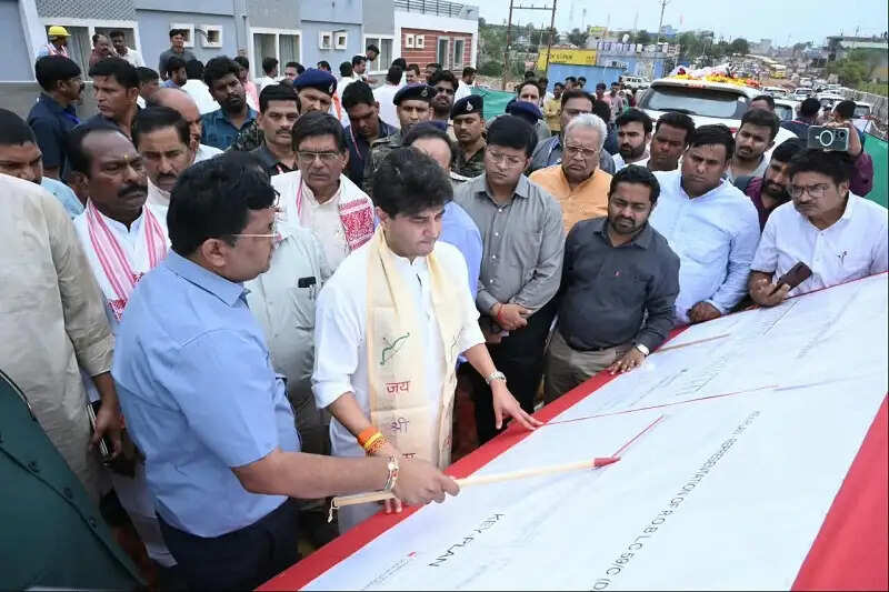 मप्र के शिवपुरी को मिली आधुनिक रेल सुविधा से कनेक्टिविटी, व्यापार और पर्यटन को मिलेगी नई गति: सिंधिया