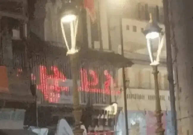 इंदौर में जन्माष्टमी पर बांके बिहारी मंदिर के डिस्प्ले बोर्ड पर चलीं ऊर्दू की आयतें, हिन्दू संगठनों ने की जांच की मांग