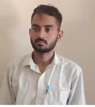म्यूटेशन भरने के नाम पर पटवारी चार हजार रुपये की लेते गिरफ्तार