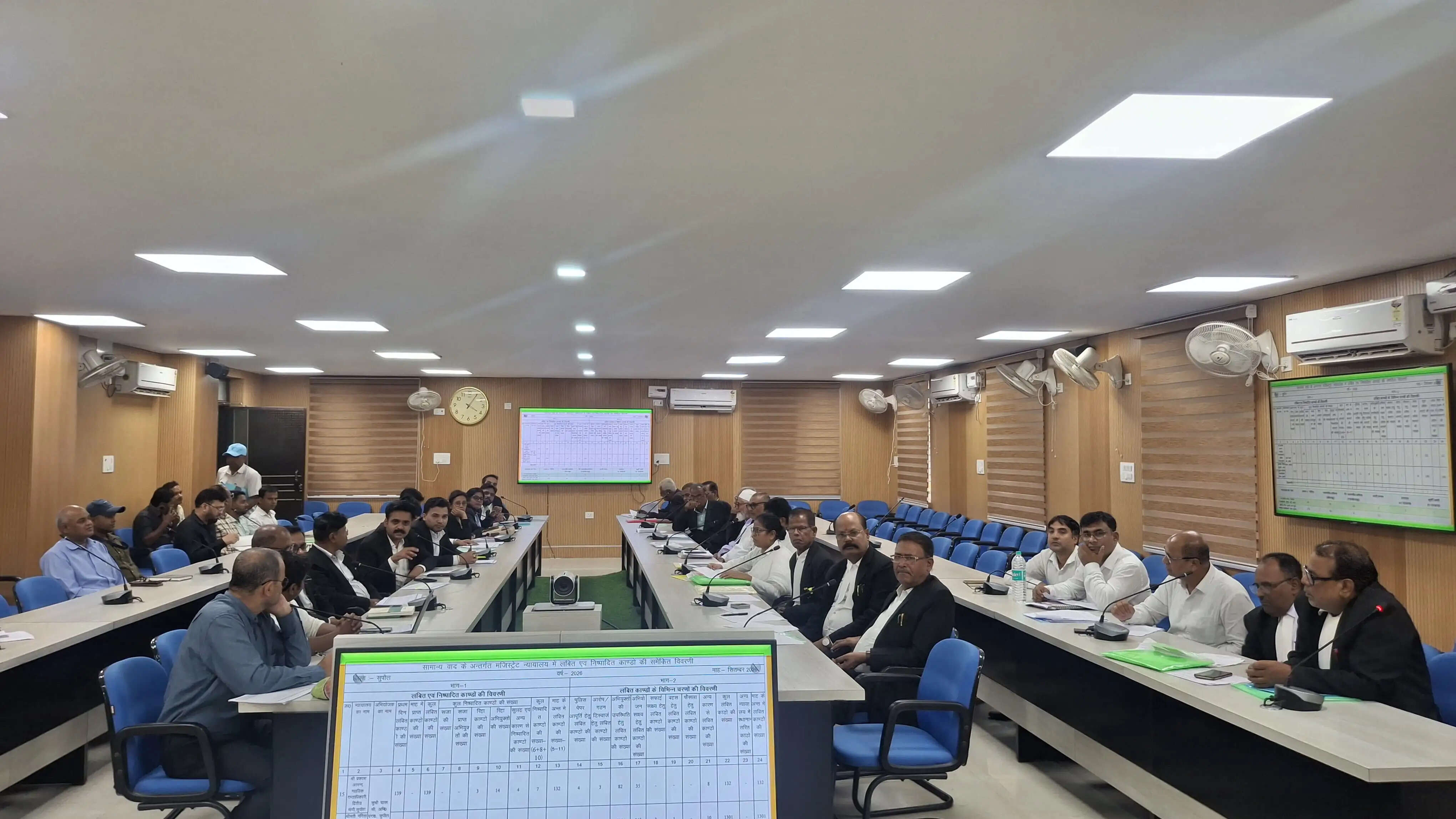 अभियोजन मामलों के त्वरित निष्पादन का डीएम ने दिया निर्देश