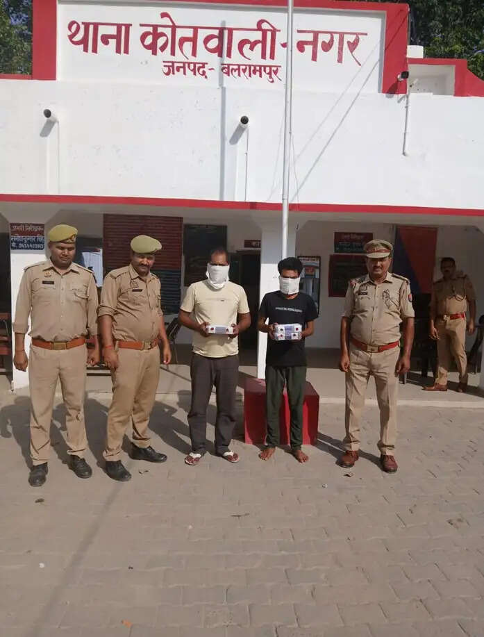 बलरामपुर में 100 रुपयों के जाली नोटों के साथ दो गिरफ्तार