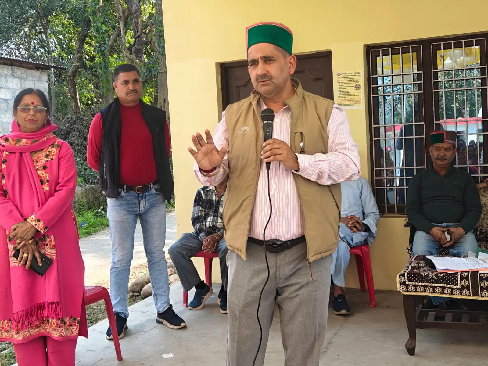 2.72 करोड़ से बन रही है धनोटू-वाया बद बस्ती सड़क : केवल सिंह पठानिया