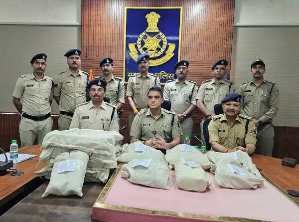 मंदसौर : ड्रग निर्माण फैक्ट्री का भंडाफोड़, 13 किलो 850 ग्राम एमडी ड्रग एवं 9 किलो 109 ग्राम केमिकल जब्त
