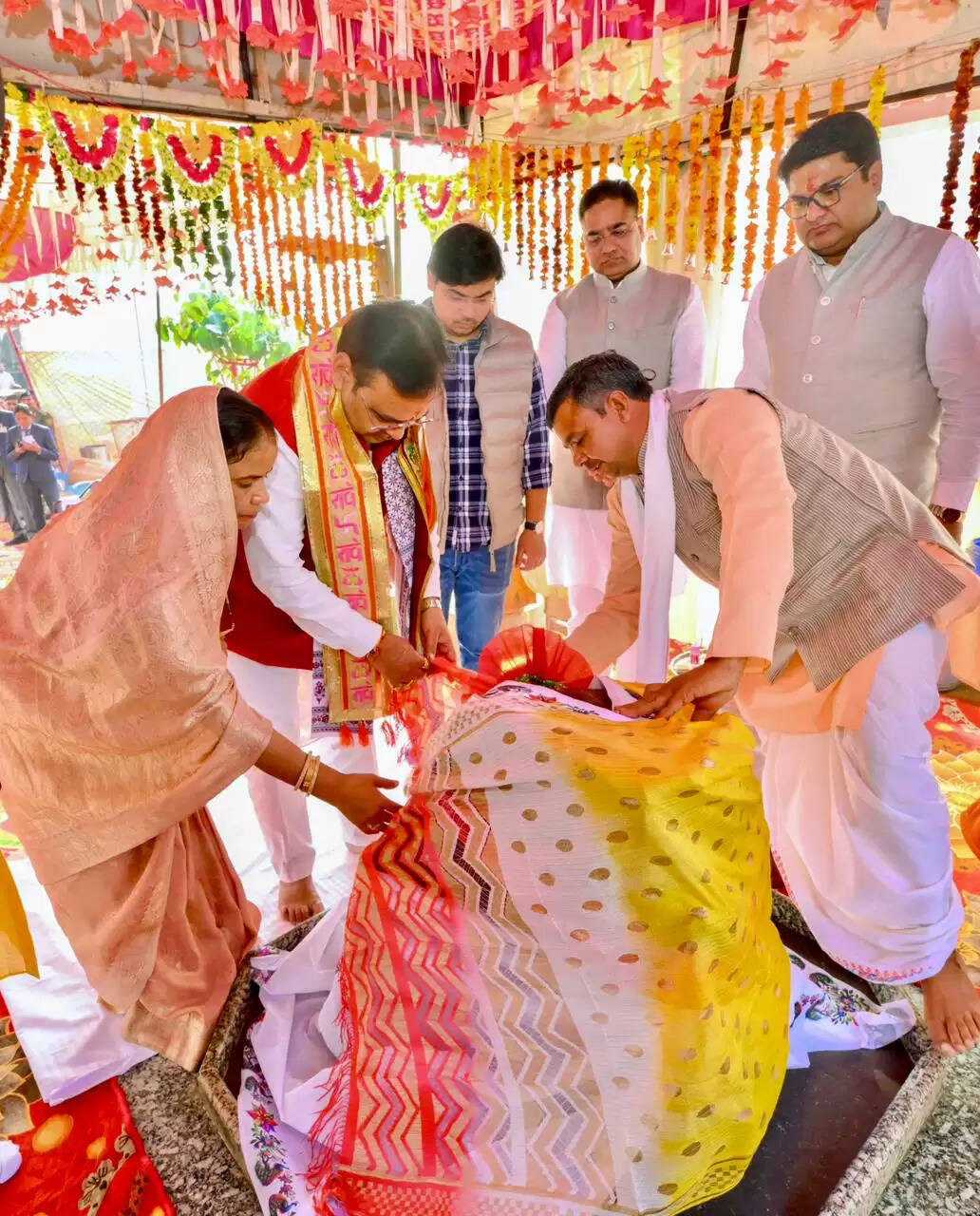 मुख्यमंत्री भजनलाल शर्मा ने पूंछरी का लौठा स्थित श्रीनाथजी मंदिर में किए दर्शन