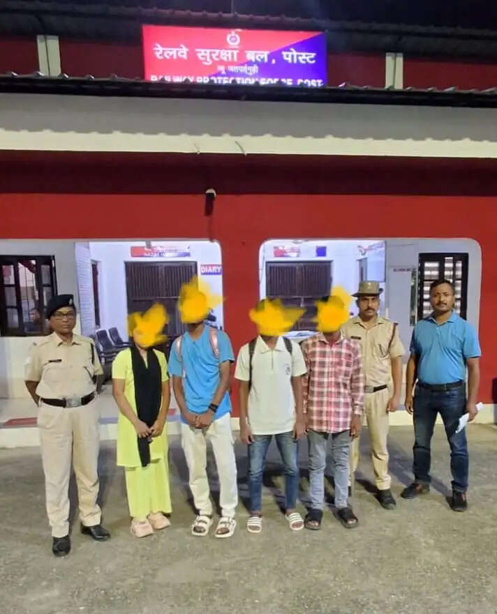 एनजेपी स्टेशन पर ट्रेन से चार संदिग्ध घुसपैठिए गिरफ्तार