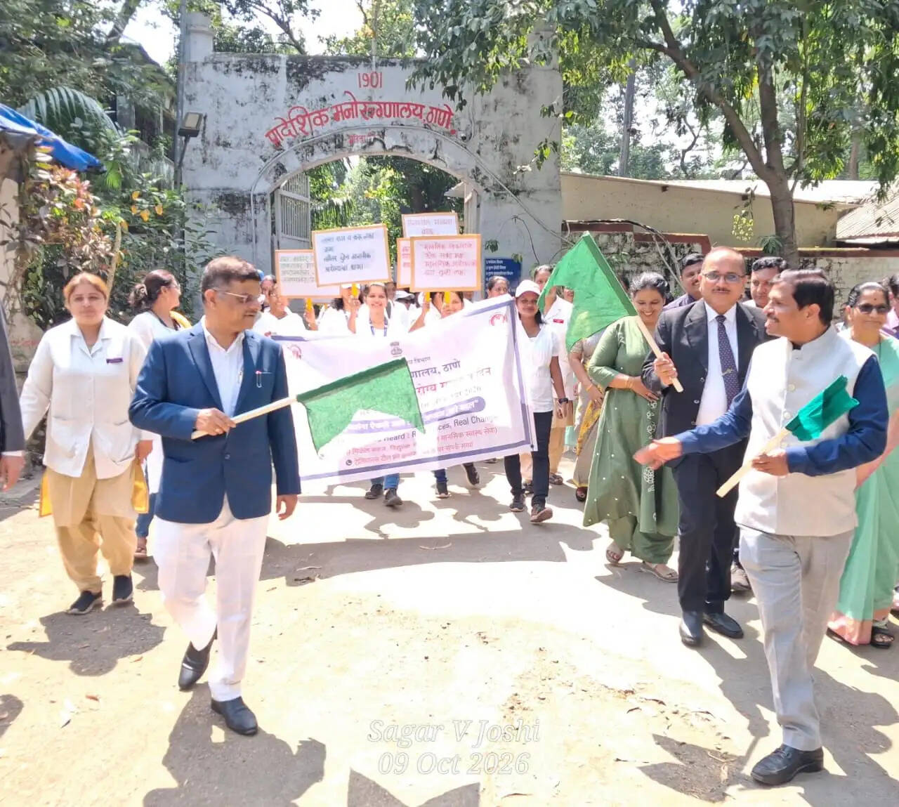 मन के जख्म पर  प्यार का लेप !ठाणे मेन्टल में नुक्कड़ नाटक से सन्देश