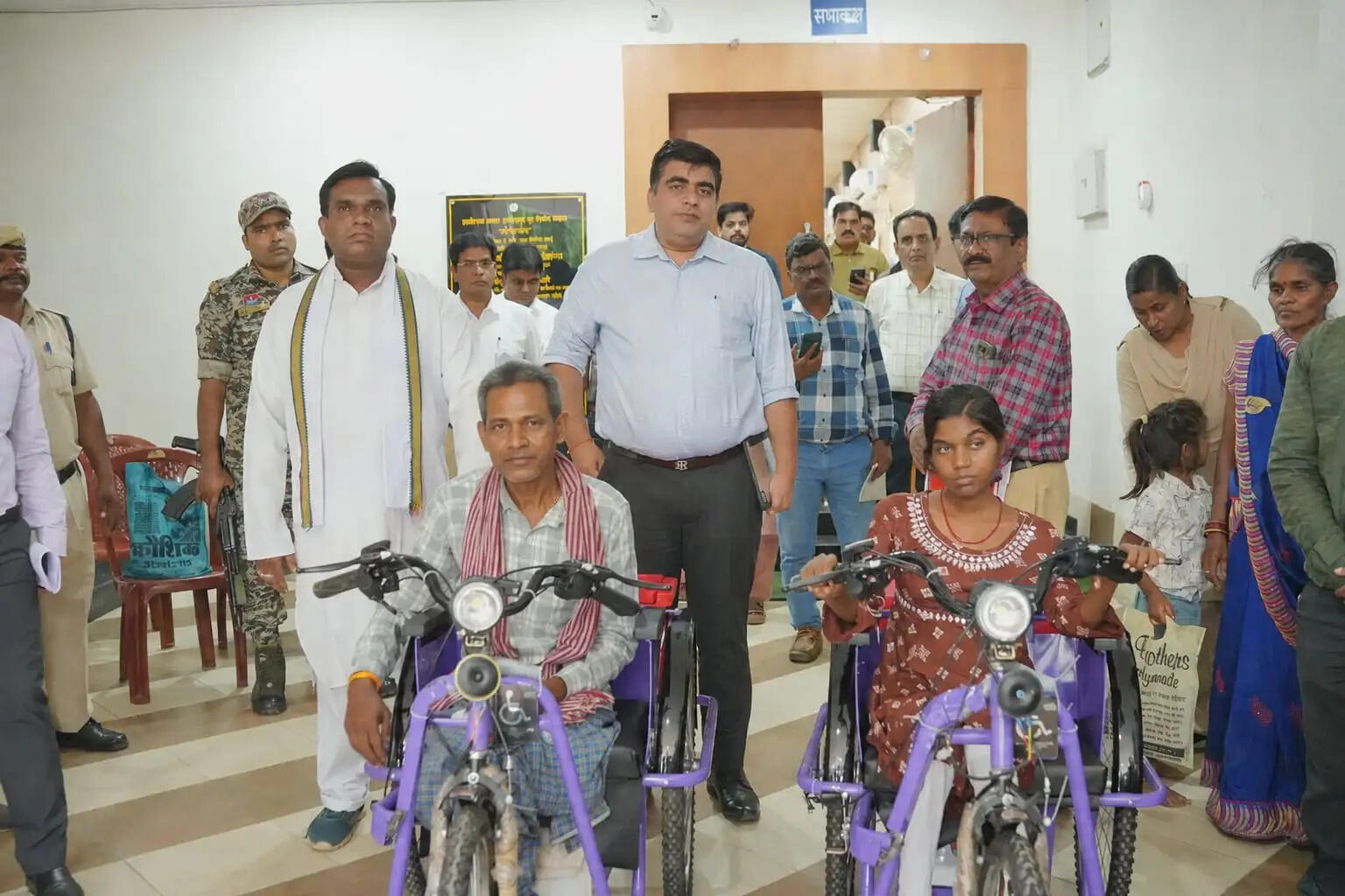 कलेक्टर जनदर्शन से मिली नई उम्मीद, मोटराइज्ड ट्राईसाइकिल ने आसान की जिंदगी
