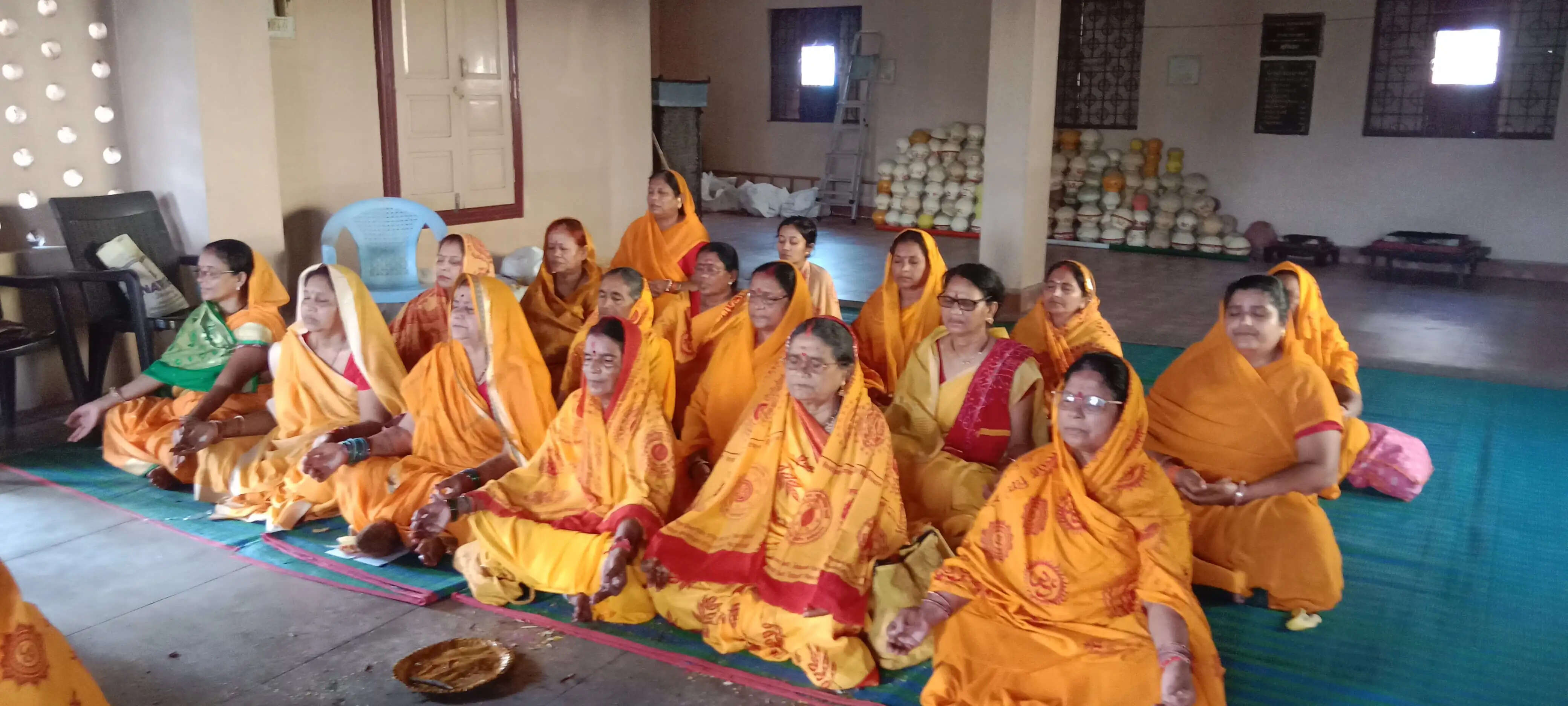 सवा लाख गायत्री महामंत्र अनुष्ठान की पूर्णाहुति, गायत्री महायज्ञ में दी 108 आहुतियां