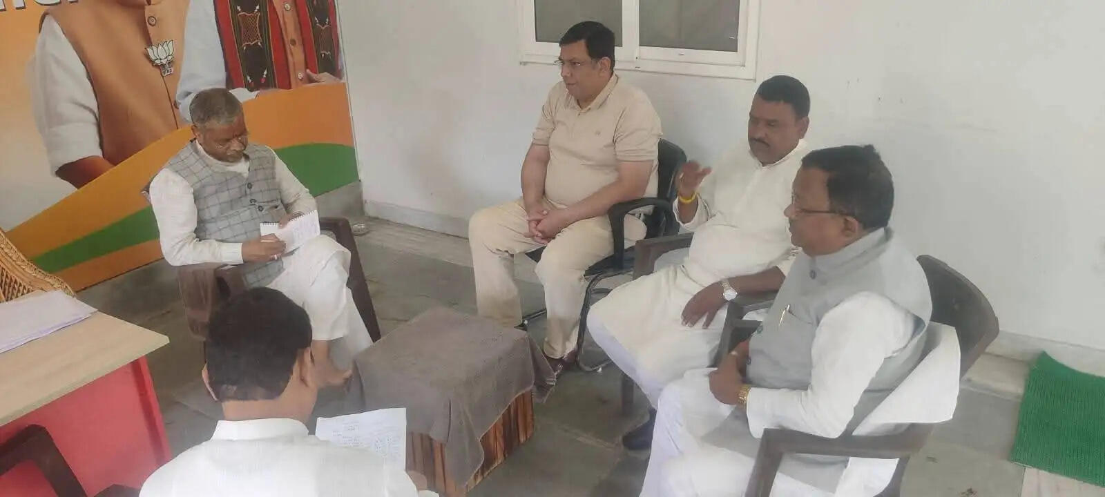 बड़गांव घटना को लेकर बाबूलाल मरांडी से मिले सिमरिया विधायक उज्ज्वल दास