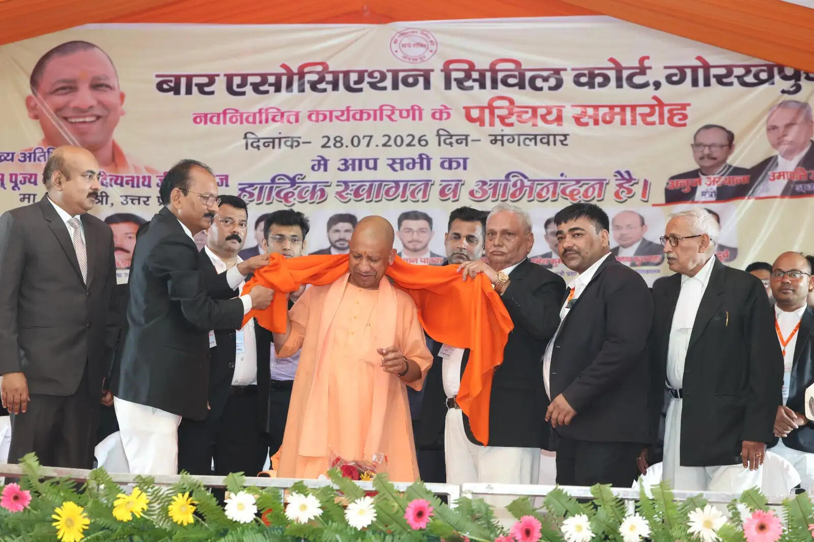 अधिवक्ताओं को कैशलेश इलाज की सुविधा देने को बनाएंगे व्यवस्था : मुख्यमंत्री योगी