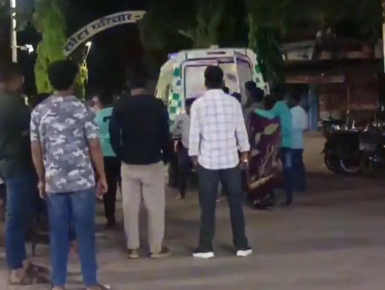 एसिड फेक कर हमला, नाबालिग समेत दो लोग घायल