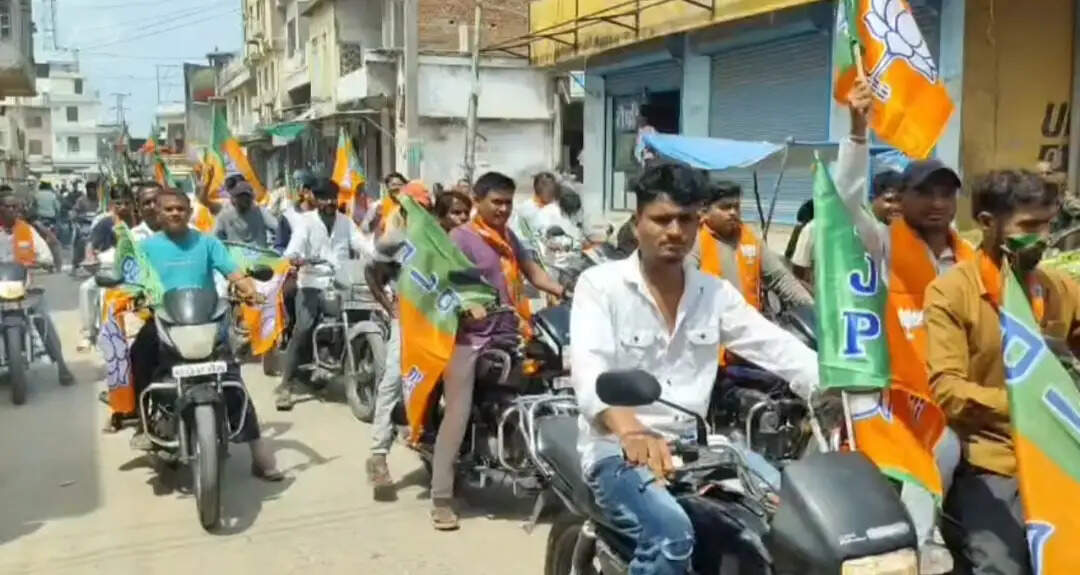 सागवाडा में निकाय चुनाव को लेकर शक्ति प्रदर्शन : अंतिम दिन भाजपा ने बाइक रैली से भरा दम
