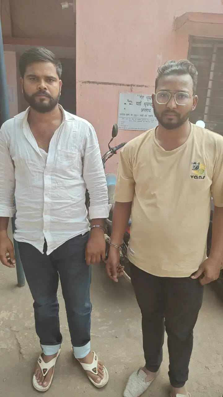 वाहन चेकिंग में दो कार जब्त, चार गिरफ्तार